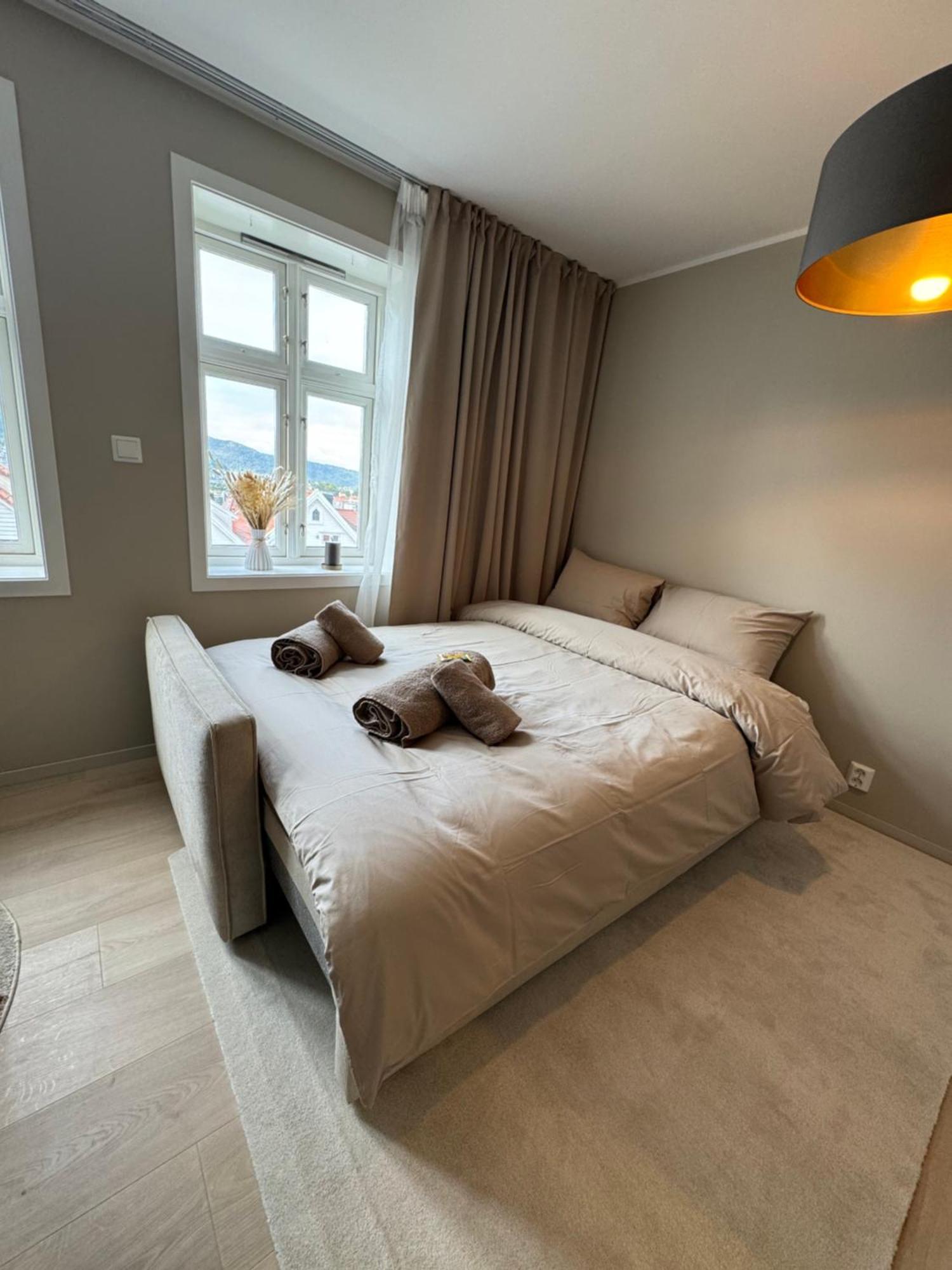 Leilighet I Bergens Vakreste Gate - Nydelig Utsikt Over Innseilingen Til Bergen! Kültér fotó